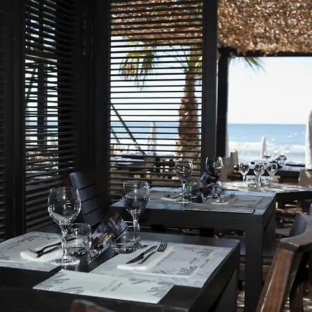 Hotel Patio - Maisons & Villas Pour 8 Personnes 064
